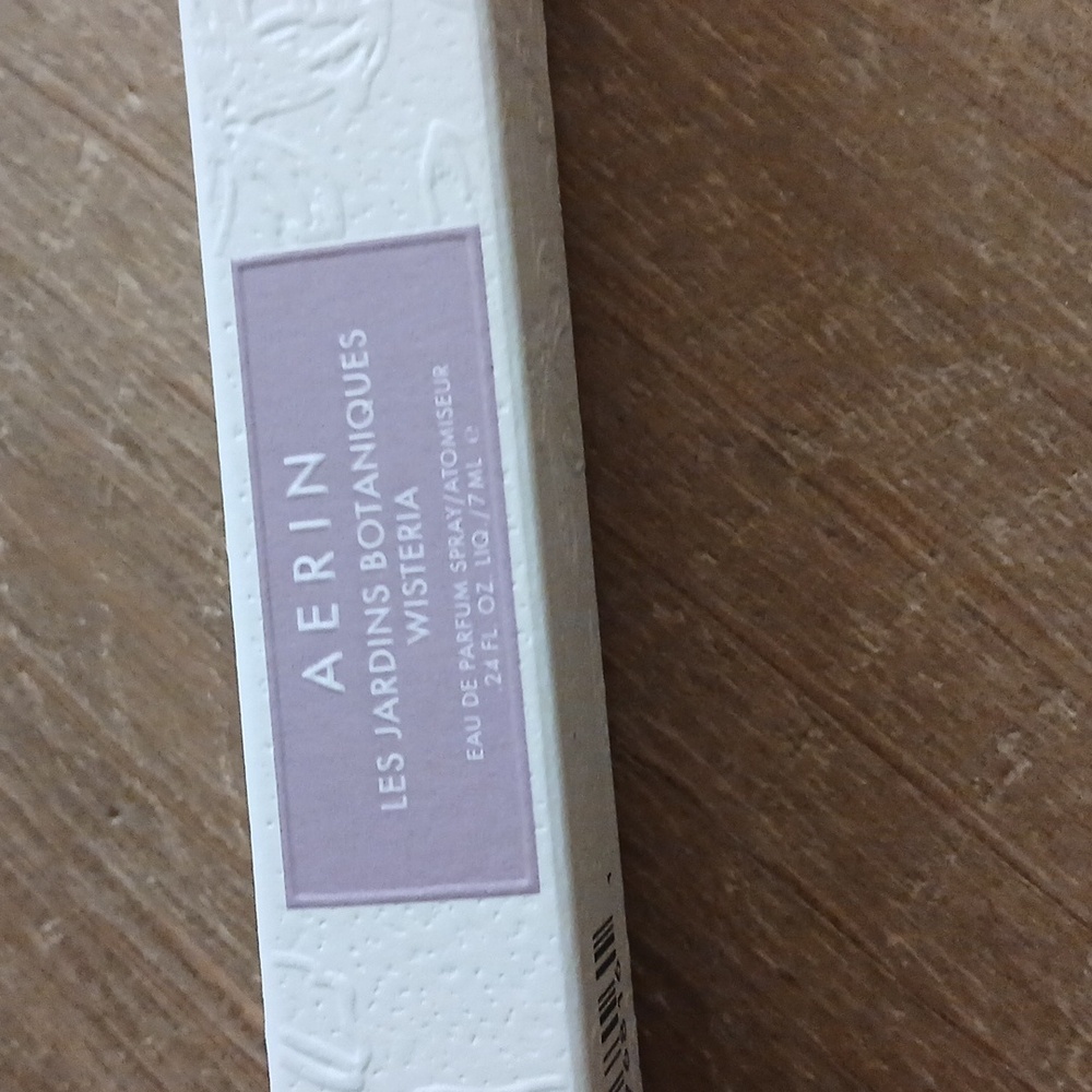New AERIN Les Jardins Botaniques Wisperia Parfum Spray - Picture 6 of 17